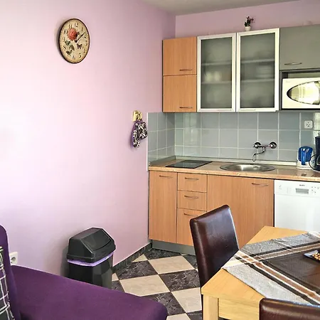 Apartment Lug Privlaka With Pool