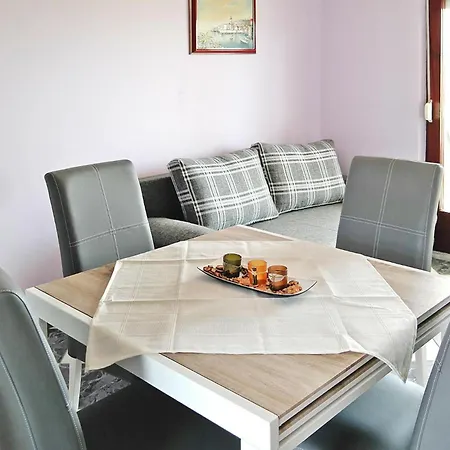 Apartamento Lug With Pool Privlaka (Zadar)